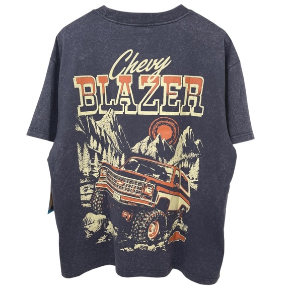 Chevy Blazer Crop Fit Graphic T-Shirt Men’s Large - Picture 3 of 10